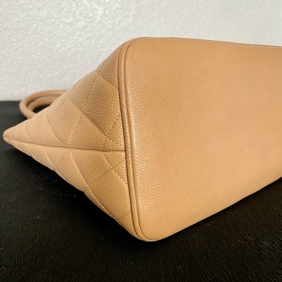 ✨SOLD✨Chanel Caviar Medallion Tote - Picture 8 of 11